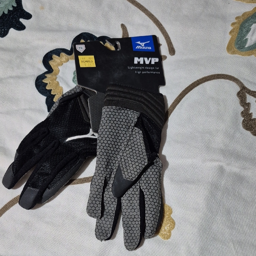 Mizuno MVP Men's Black and Gray Gloves